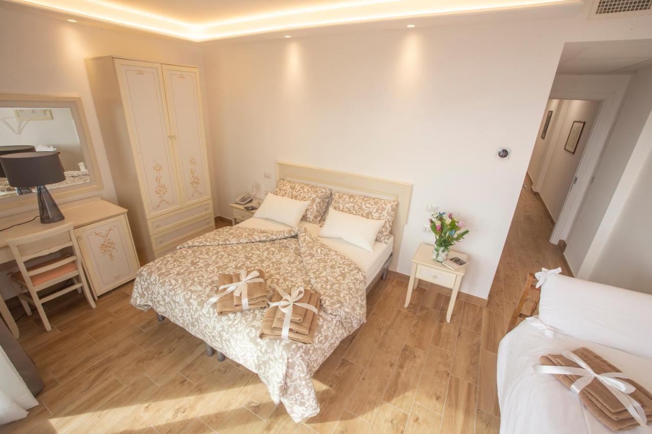Hotel Flora Alba Adriatica Eksteriør billede